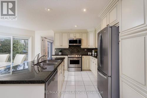 4011 Lantern Lane, Burlington, ON - Indoor Photo Showing Kitchen With Double Sink With Upgraded Kitchen