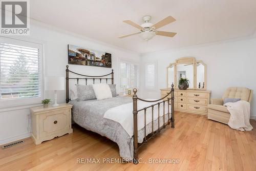 4011 Lantern Lane, Burlington, ON - Indoor Photo Showing Bedroom