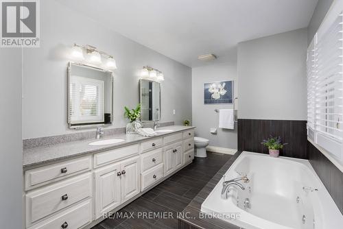 4011 Lantern Lane, Burlington, ON - Indoor Photo Showing Bathroom