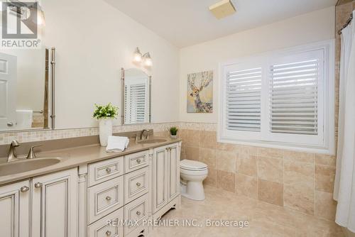 4011 Lantern Lane, Burlington, ON - Indoor Photo Showing Bathroom