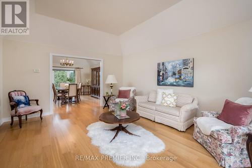 4011 Lantern Lane, Burlington, ON - Indoor Photo Showing Living Room