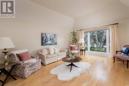 4011 Lantern Lane, Burlington, ON - Indoor Photo Showing Living Room