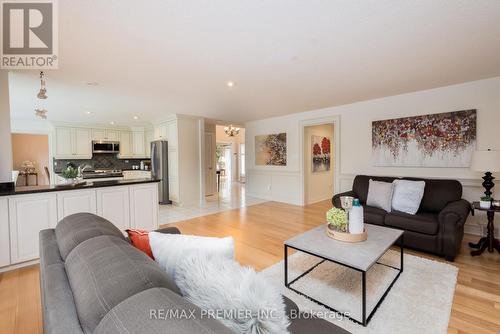 4011 Lantern Lane, Burlington, ON - Indoor Photo Showing Living Room