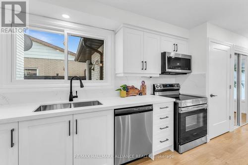 9 Piper Place, Hamilton, ON - Indoor Photo Showing Kitchen With Stainless Steel Kitchen With Double Sink