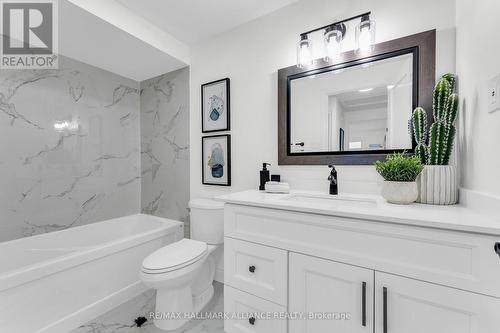 9 Piper Place, Hamilton, ON - Indoor Photo Showing Bathroom