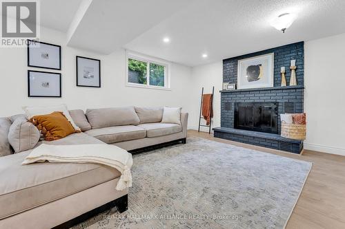 9 Piper Place, Hamilton, ON - Indoor Photo Showing Living Room With Fireplace