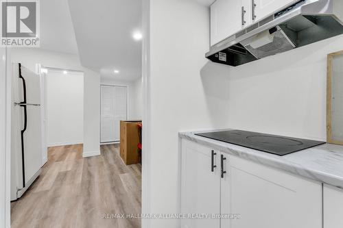 9 Piper Place, Hamilton, ON - Indoor Photo Showing Kitchen