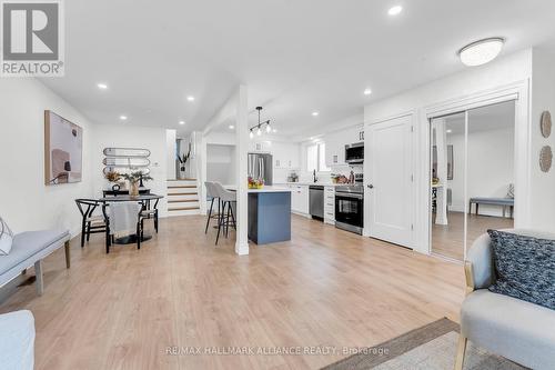 9 Piper Place, Hamilton, ON - Indoor Photo Showing Living Room