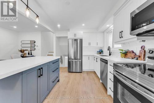 9 Piper Place, Hamilton, ON - Indoor Photo Showing Kitchen With Stainless Steel Kitchen With Upgraded Kitchen