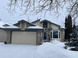 47 Hedgestone Crescent  Winnipeg, MB R2N 3W7