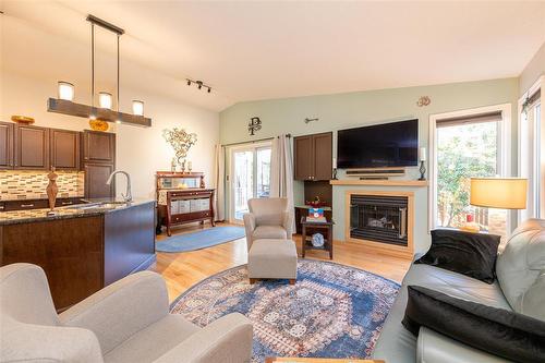 47 Hedgestone Crescent, Winnipeg, MB - Indoor Photo Showing Living Room With Fireplace