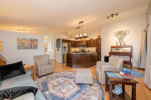 47 Hedgestone Crescent, Winnipeg, MB - Indoor Photo Showing Living Room