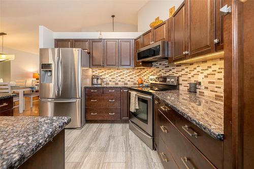 47 Hedgestone Crescent, Winnipeg, MB - Indoor Photo Showing Kitchen With Upgraded Kitchen