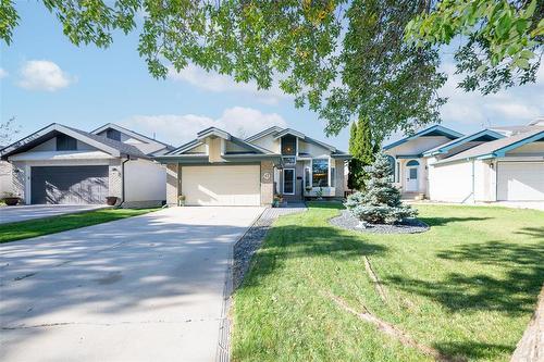 47 Hedgestone Crescent, Winnipeg, MB - Outdoor With Facade