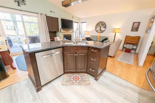 47 Hedgestone Crescent, Winnipeg, MB - Indoor Photo Showing Kitchen