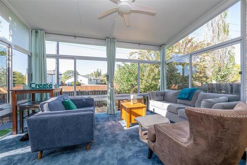 47 Hedgestone Crescent, Winnipeg, MB - Indoor Photo Showing Living Room