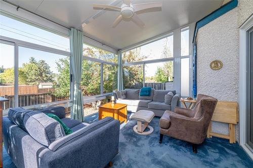 47 Hedgestone Crescent, Winnipeg, MB - Indoor Photo Showing Living Room