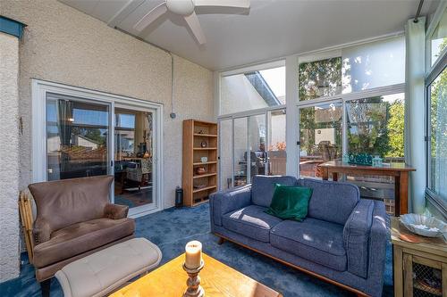 47 Hedgestone Crescent, Winnipeg, MB - Indoor Photo Showing Living Room