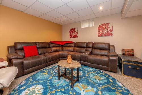 47 Hedgestone Crescent, Winnipeg, MB - Indoor Photo Showing Living Room