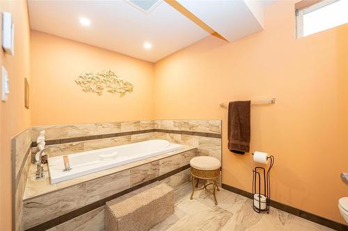 47 Hedgestone Crescent, Winnipeg, MB - Indoor Photo Showing Bathroom