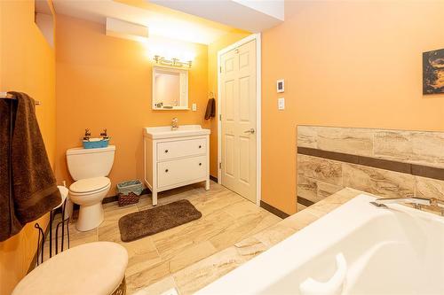 47 Hedgestone Crescent, Winnipeg, MB - Indoor Photo Showing Bathroom