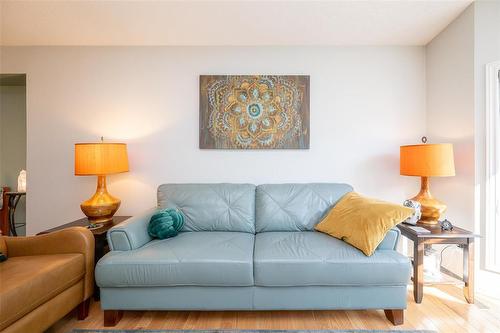 47 Hedgestone Crescent, Winnipeg, MB - Indoor Photo Showing Living Room