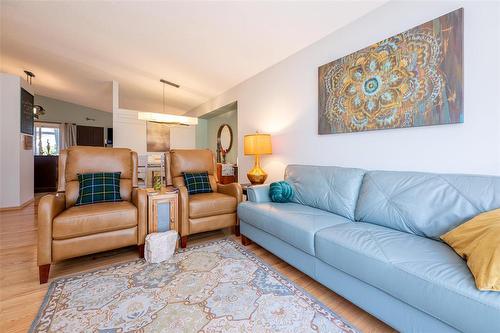 47 Hedgestone Crescent, Winnipeg, MB - Indoor Photo Showing Living Room With Fireplace