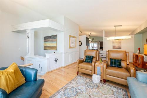 47 Hedgestone Crescent, Winnipeg, MB - Indoor Photo Showing Living Room