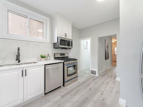 24 Keith St, Hamilton, ON - Indoor Photo Showing Kitchen