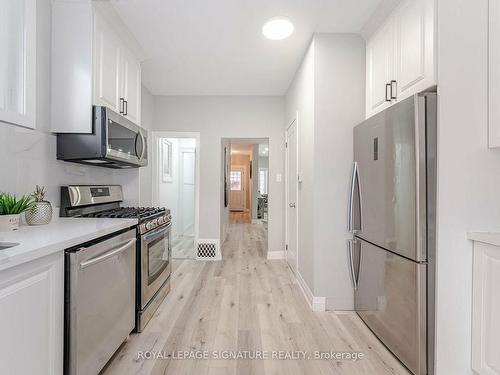 24 Keith St, Hamilton, ON - Indoor Photo Showing Kitchen