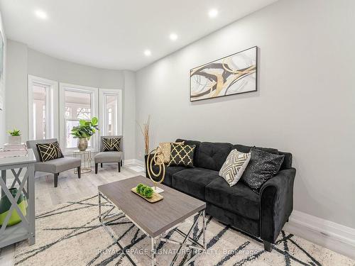 24 Keith St, Hamilton, ON - Indoor Photo Showing Living Room