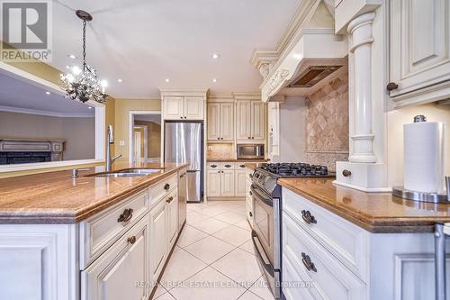 4493 Badminton Drive, Mississauga, ON - Indoor Photo Showing Kitchen With Double Sink