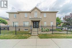 92 OAKLEA BOULEVARD  Brampton, ON L6Y 5G6