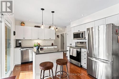 18 Normandy Gardens, London, ON - Indoor Photo Showing Kitchen With Upgraded Kitchen