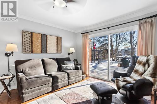 18 Normandy Gardens, London, ON - Indoor Photo Showing Living Room