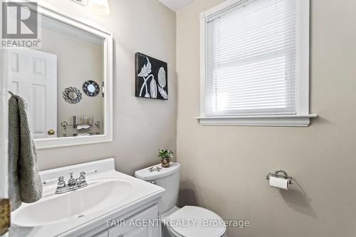 18 Normandy Gardens, London, ON - Indoor Photo Showing Bathroom