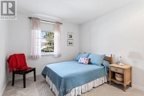 18 Normandy Gardens, London, ON - Indoor Photo Showing Bedroom