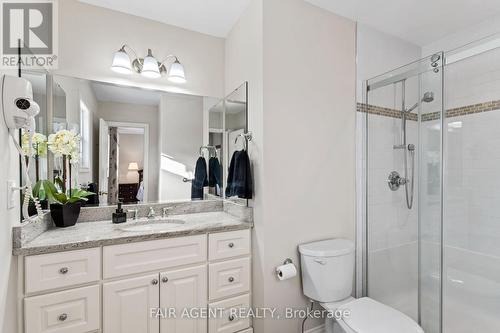 18 Normandy Gardens, London, ON - Indoor Photo Showing Bathroom