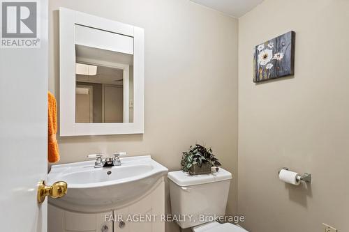 18 Normandy Gardens, London, ON - Indoor Photo Showing Bathroom