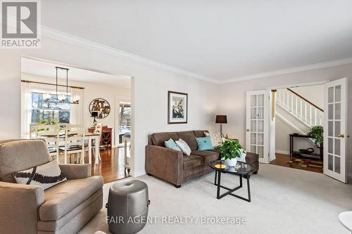 18 Normandy Gardens, London, ON - Indoor Photo Showing Living Room