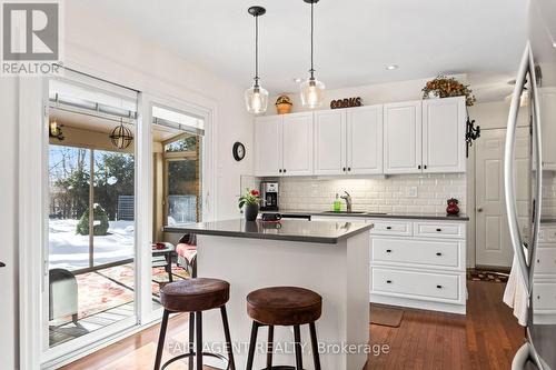 18 Normandy Gardens, London, ON - Indoor Photo Showing Kitchen With Upgraded Kitchen