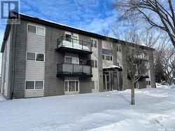 8 1017 Northumberland AVENUE  Saskatoon, SK S7L 3X1