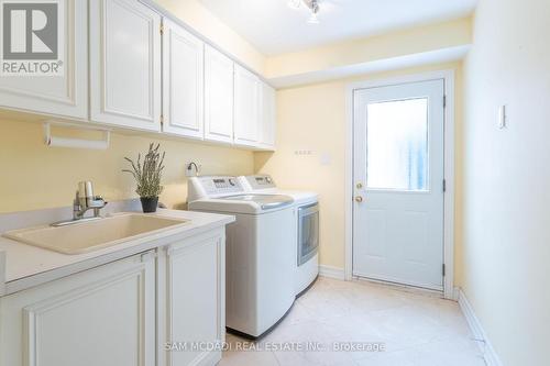 1836 Friar Tuck Court, Mississauga, ON - Indoor Photo Showing Laundry Room