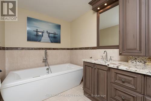 1836 Friar Tuck Court, Mississauga, ON - Indoor Photo Showing Bathroom