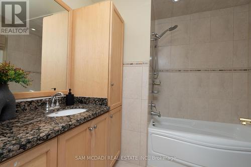 1836 Friar Tuck Court, Mississauga, ON - Indoor Photo Showing Bathroom