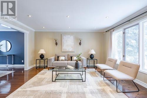 1836 Friar Tuck Court, Mississauga, ON - Indoor Photo Showing Living Room