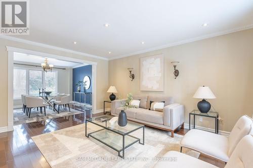 1836 Friar Tuck Court, Mississauga, ON - Indoor Photo Showing Living Room