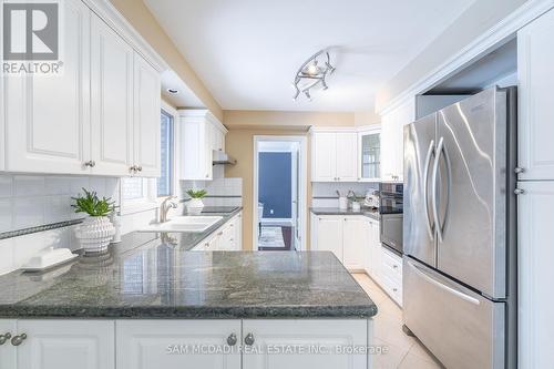 1836 Friar Tuck Court, Mississauga, ON - Indoor Photo Showing Kitchen