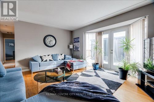 11 Southland Drive, London, ON - Indoor Photo Showing Living Room