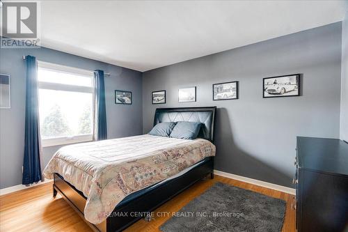 11 Southland Drive, London, ON - Indoor Photo Showing Bedroom